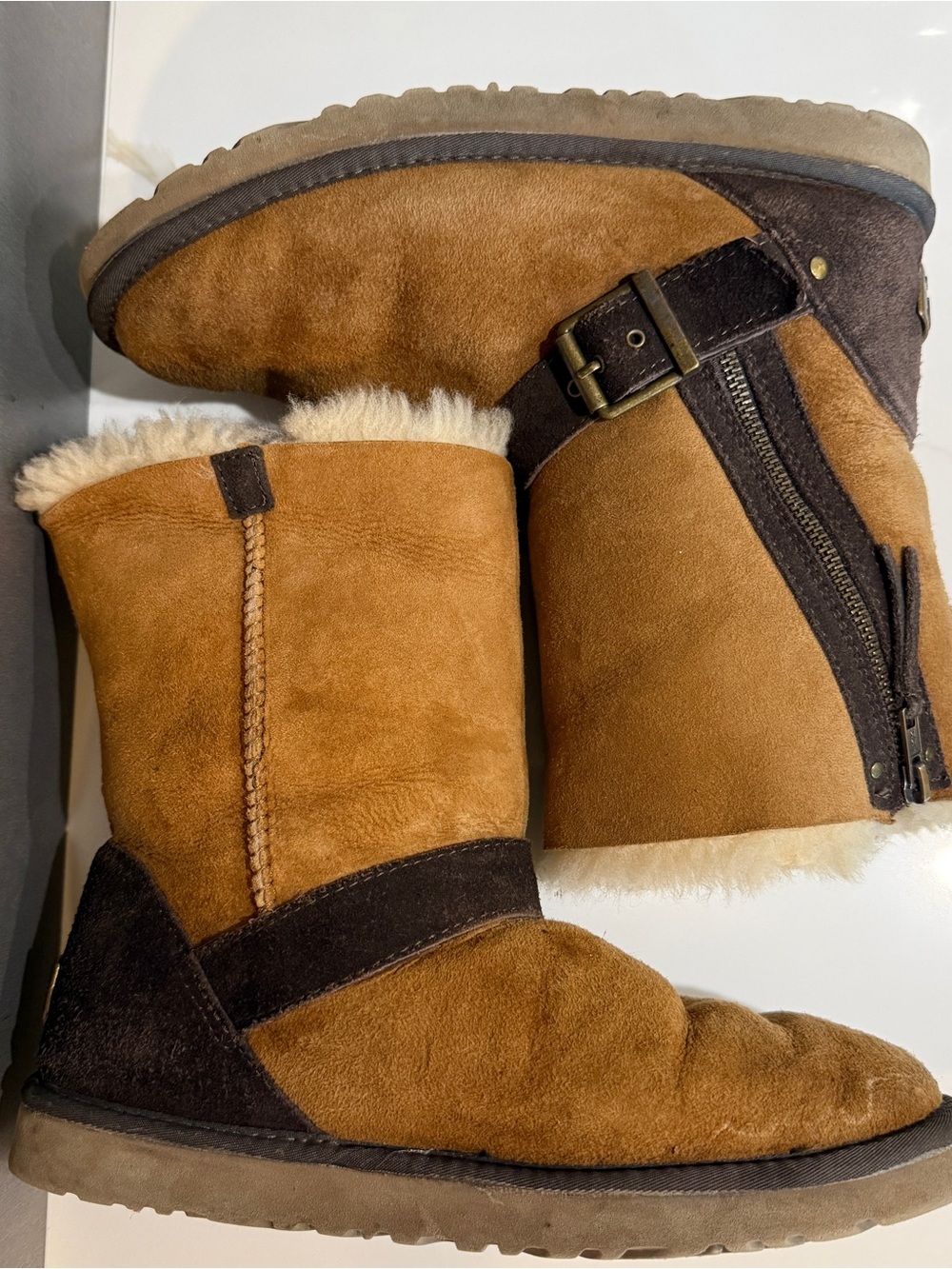 Ugg Blaise Classic Shearling Boots - size 9 - Picture 8 of 11